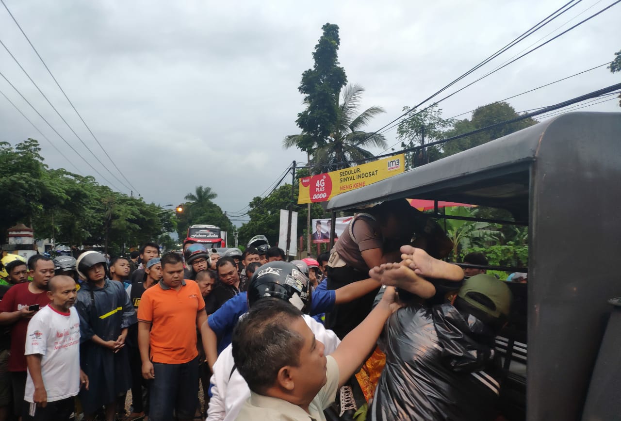 Mau Nyalip, Pengendara dan Pembonceng Motor Tewas Terlindas Bus Pariwisata di Baturraden Banyumas