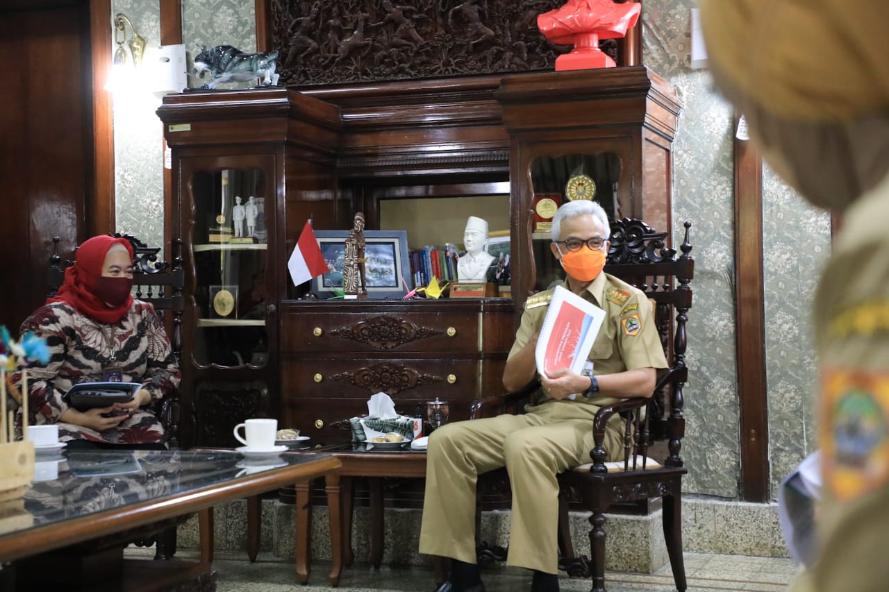 ganjar-menerima-perwakilan-usaid-di-rumah-dinas-puri-gedeh-senin-11102021.jpg