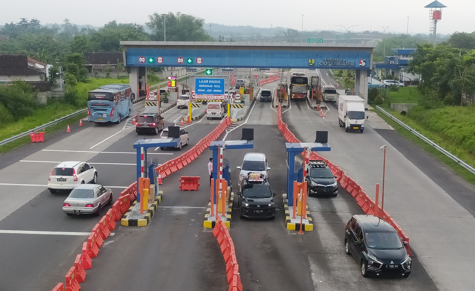 gerbang-tol-colomadu-karanganyar.jpg