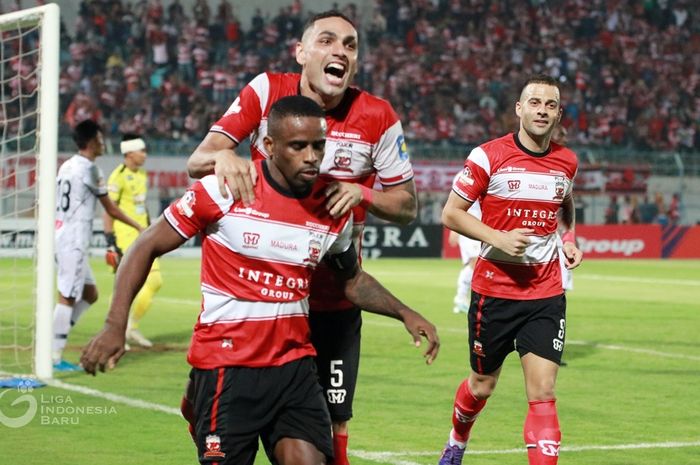 greg-nwokolo-madura-united.jpg