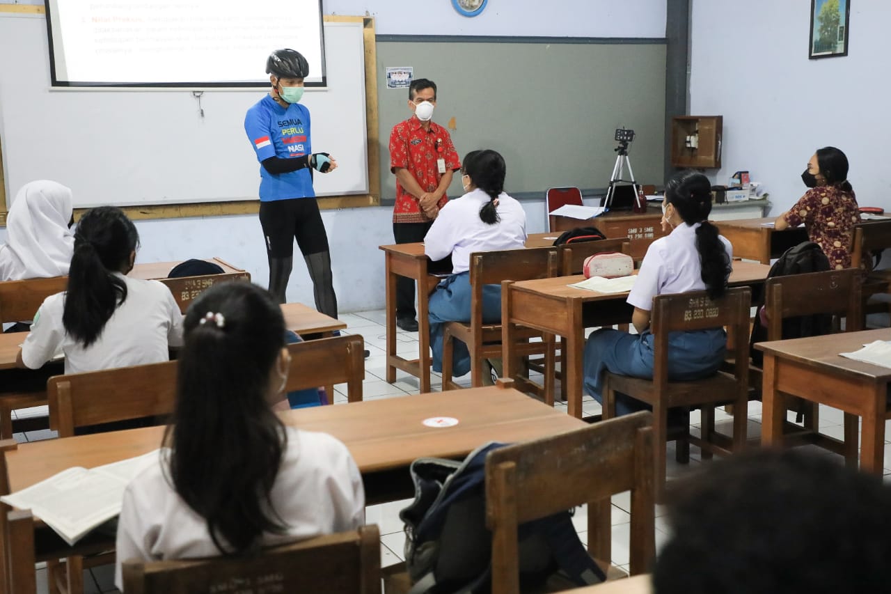 Hari Kedua PTM di Kota Semarang, Ganjar: Masih Banyak Pelajar Naik Angkot Maupun Ojol