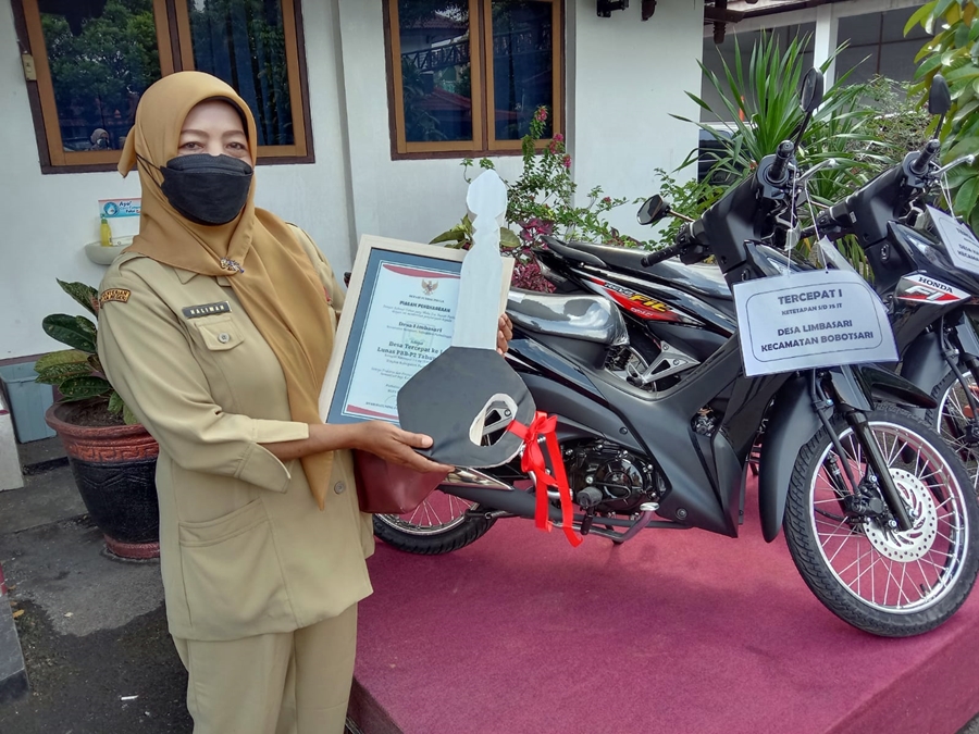 Dapat Hadiah Motor dari Pemkab Purbalingga, Halimah: Buat Kendaraan Operasional Pemdes Limbasari