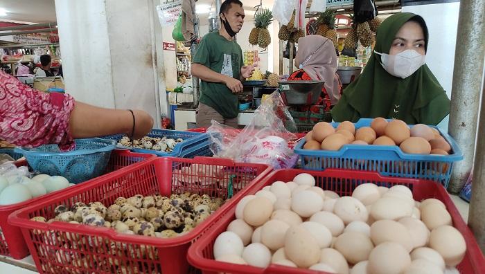 harga-telur-dan-kebutuhan-pokok-di-pasar-manis-purwokerto-naik-rabu-3032022.jpg
