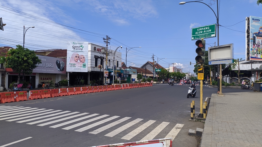 jalan-menuju-alun-alun-purwokerto-ditutup.jpg