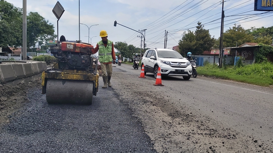 Jalan Pantura Tegal Banyak yang Rusak dan Berlubang, Ini Kata Pengendara