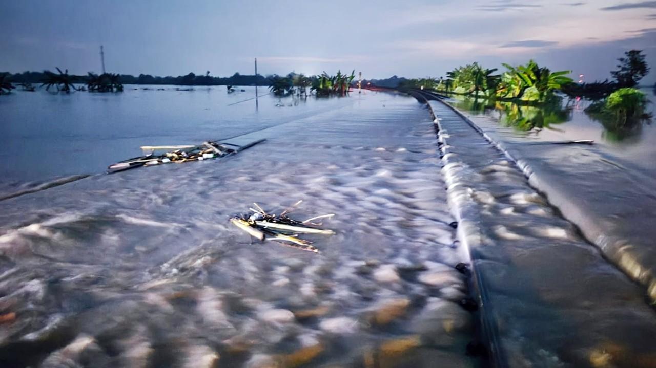 Banjir Grobogan Tutup Rel Rute Semarang-Surabaya: Perjalanan 3 Kereta Api Dialihkan, 1 Batal