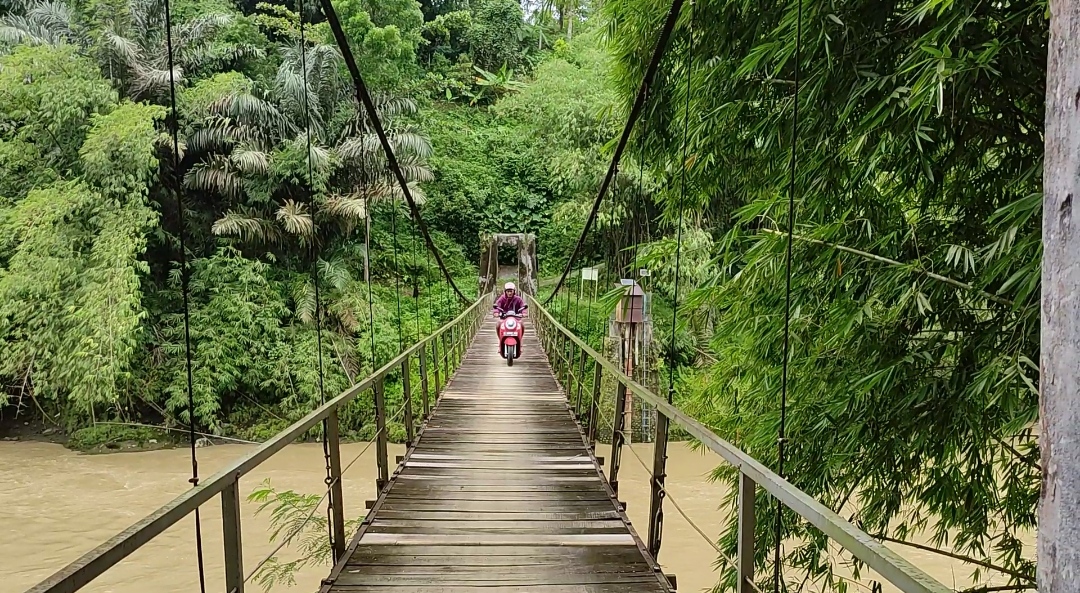 'Tol' Jembatan Gantung Sungai Serayu, Ingin Menyeberang Bayar Rp 2.000