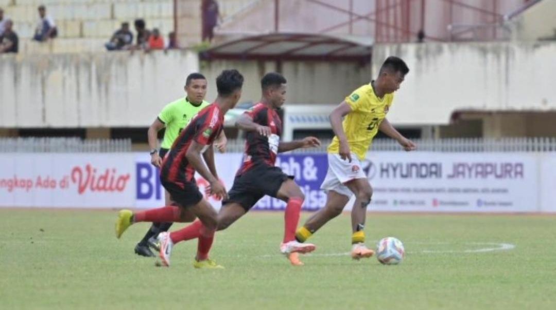 kahar-kalu-persekat-tegal-vs-persipura.jpg