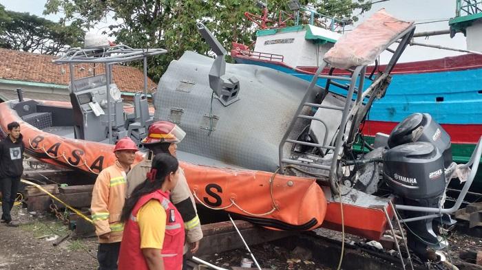kapal-basarna-meledak-saat-loading-di-pelabuhan-sleko-cilacap.jpg