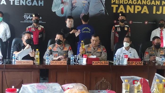 kapolda-jateng-ungkap-kasus-peredaran-minyak-goreng-tak-berizin-di-banyumas.jpg
