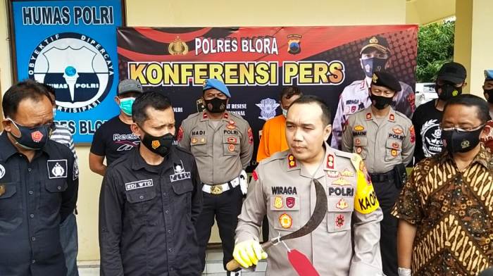 Gelap Mata, Kakek 65 Tahun di Blora Bacok Mantan Istri yang Berduaan dengan Pria Lain di Sawah