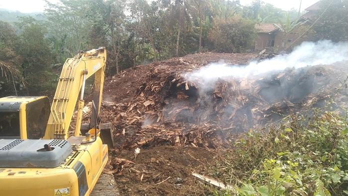 Alhamdulillah, Setelah Lima Hari, Kebakaran di Tempat Pembuangan Limbah Kayu Cilacap Berhasil Padam