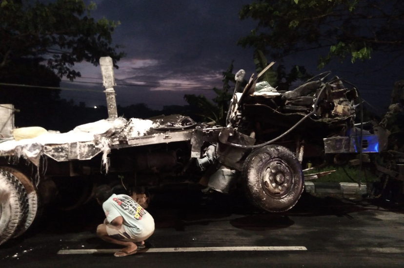 kecelakaan-beruntun-truk-di-bawen-semarang-2.jpg