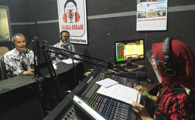 kepala-disdikbudpora-kabupaten-semarang-sukaton-purtomo-siaran-di-radio.jpg