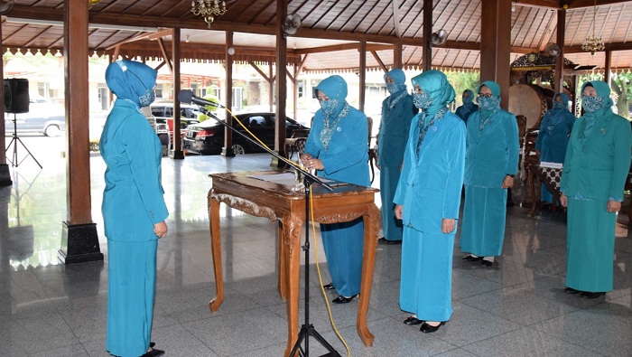 Lantik TP PKK Kecamatan, Ketua TP PKK Banyumas Minta Kader Jadi Contoh Prokes dan Tak Takut Divaksin