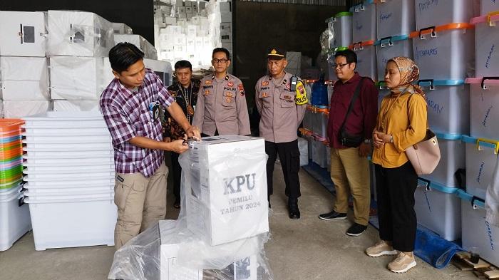 kpu-banyumas-buka-kotak-suara-pemilu-2024-untuk-menghadapi-gugatan-phpu-di-mk.jpg