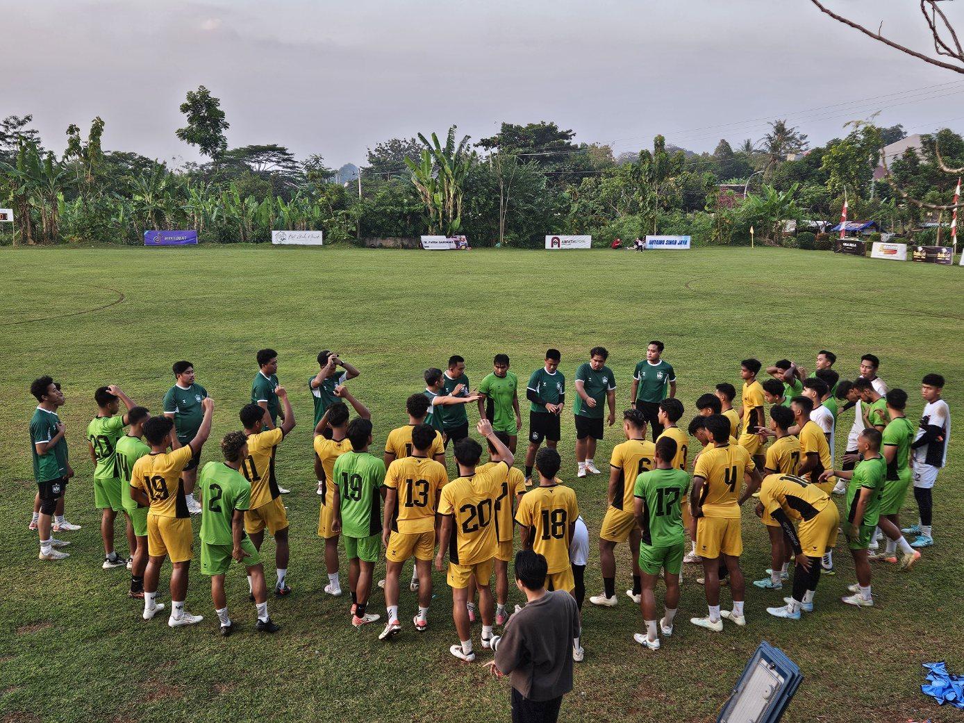 latihan-kompak-pemain-psis-mintarsih.jpg