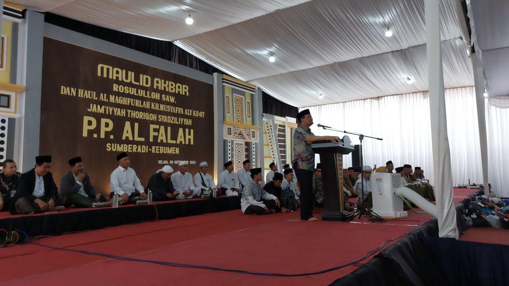 Gubernur Ahmad Luthfi Ajak Ponpes di Kebumen Sebar Pesan Kedamaian ke Umat