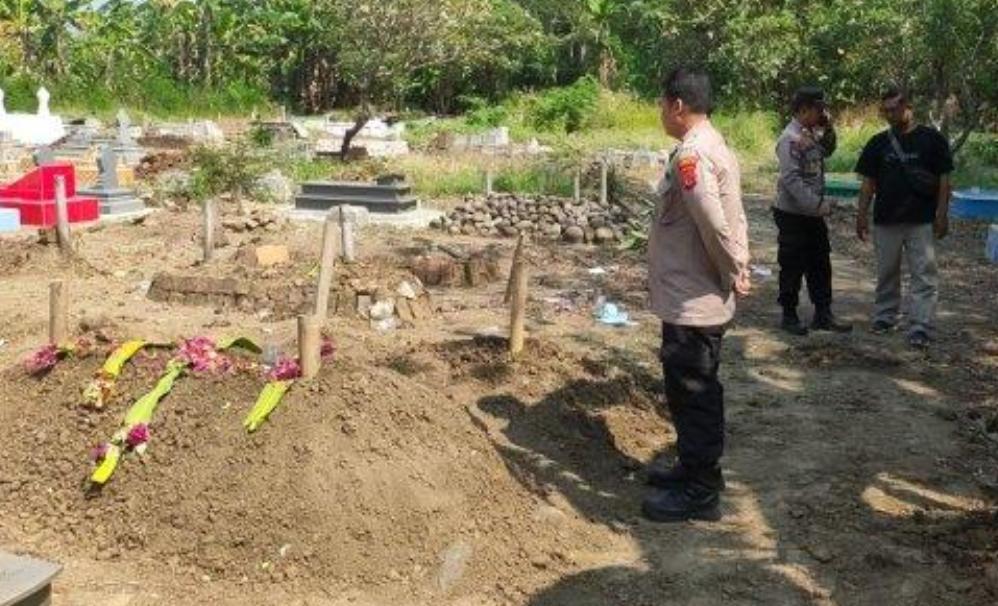 Tali Pocong Hilang Dicuri, Makam Wanita Berantakan Dibongkar Orang Tak Dikenal di Cirebon