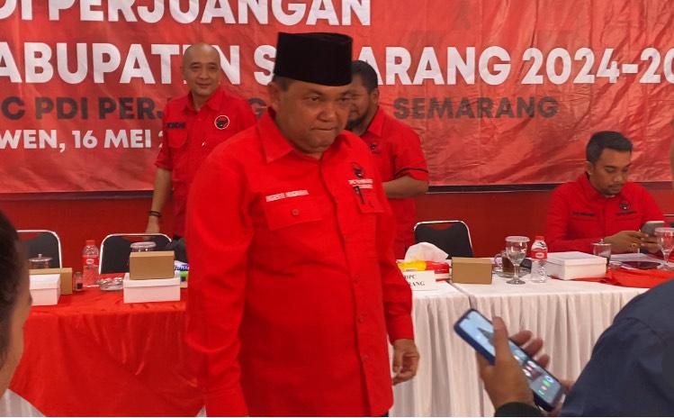 ngesti-nugaraha-ambil-formulir-pendaftaran-bakal-calon-bupati-semarang-di-pilkada-2024.jpg