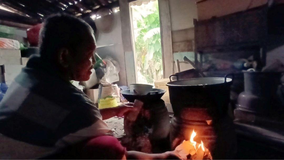pakai-kayu-bakar-bukan-gas.jpg