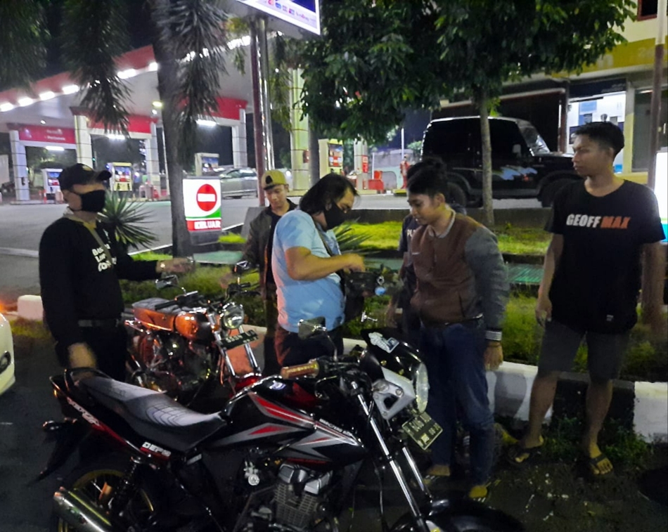 Patroli Malam Sisir Jalanan Selama Ramadan, Tim Alap-alap Polsek Tembalang Bubarkan Warga Nongkrong