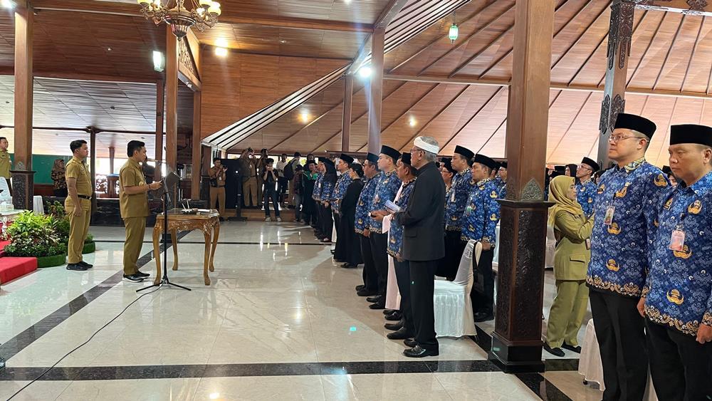 Bupati Cilacap Syamsul Lantik 261 Pejabat, Larang Syukuran dan Gratifikasi