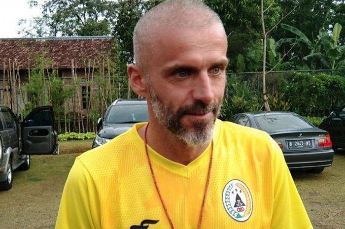pelatih-baru-pss-sleman-eduardo-perez.jpg