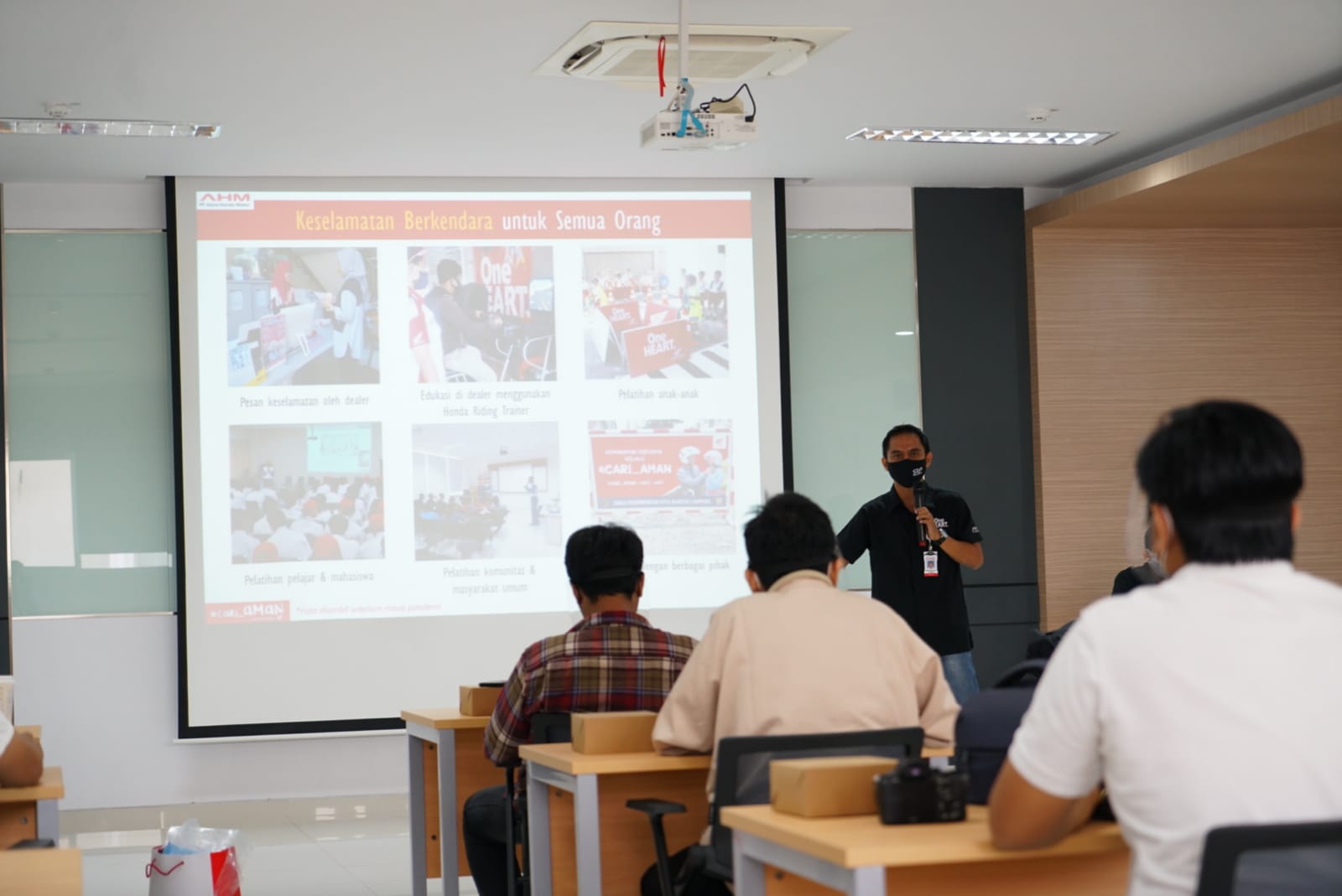 pelatihan-perdana-di-ahm-safety-riding-park-yang-diikuti-awak-media-309.jpg