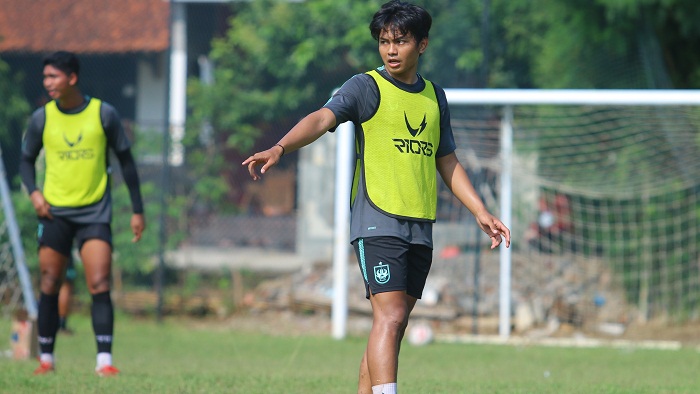 pemain-psis-semarang-adhitya-jorry-guruh-minggu-212022.jpg