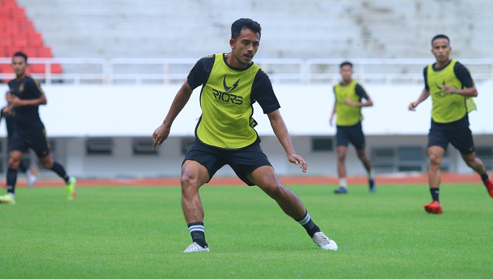 pemain-psis-semarang-taufik-hidayat-berlatih-di-stadion-jatidiri-senin-312022.jpg