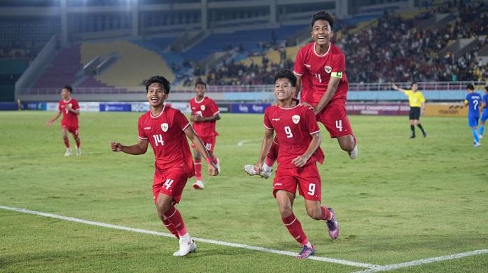 pemain-timnas-indonesia-u-16-rayakan-kemenangan-kalahkan-singapura-di-piala-aff-u-16-2024.jpg