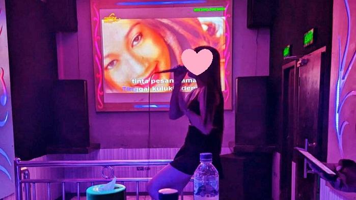 pemandu-lagu-di-tempat-karaoke-di-kota-semarang-senin-732022.jpg