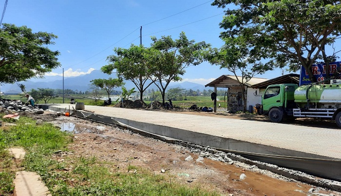pembangunan-jalan-beton-di-ruas-pucang-jenggawur-banjarnegara-mulai-rampung-kamis-2242021.jpg