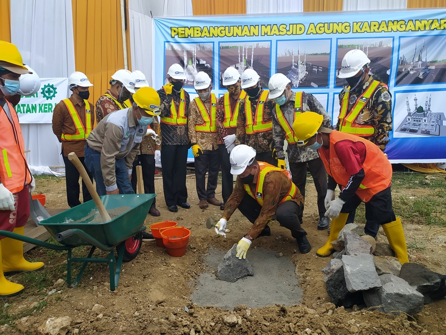 pembangunan-masjid-agung-karanganyar.jpg