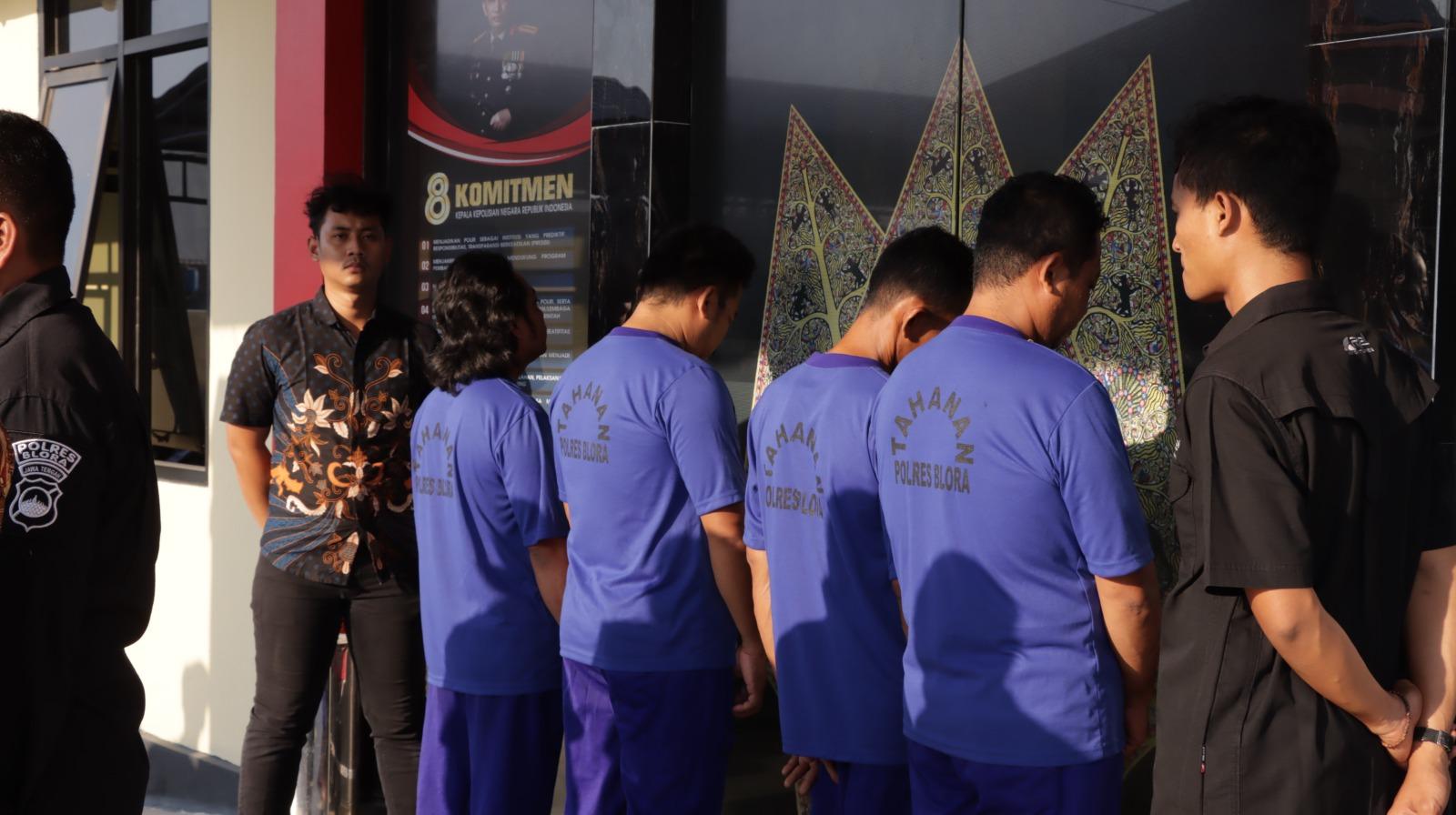 4 Orang Pencuri Tiang Listrik di Siang Bolong Ditangkap Polres Blora, Begini Cara Mereka Beraksi