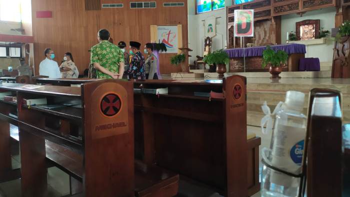 pengecekan-kesiapan-gereja-katedral-purwokerto-oleh-gugus-tugas-covid-19.jpg
