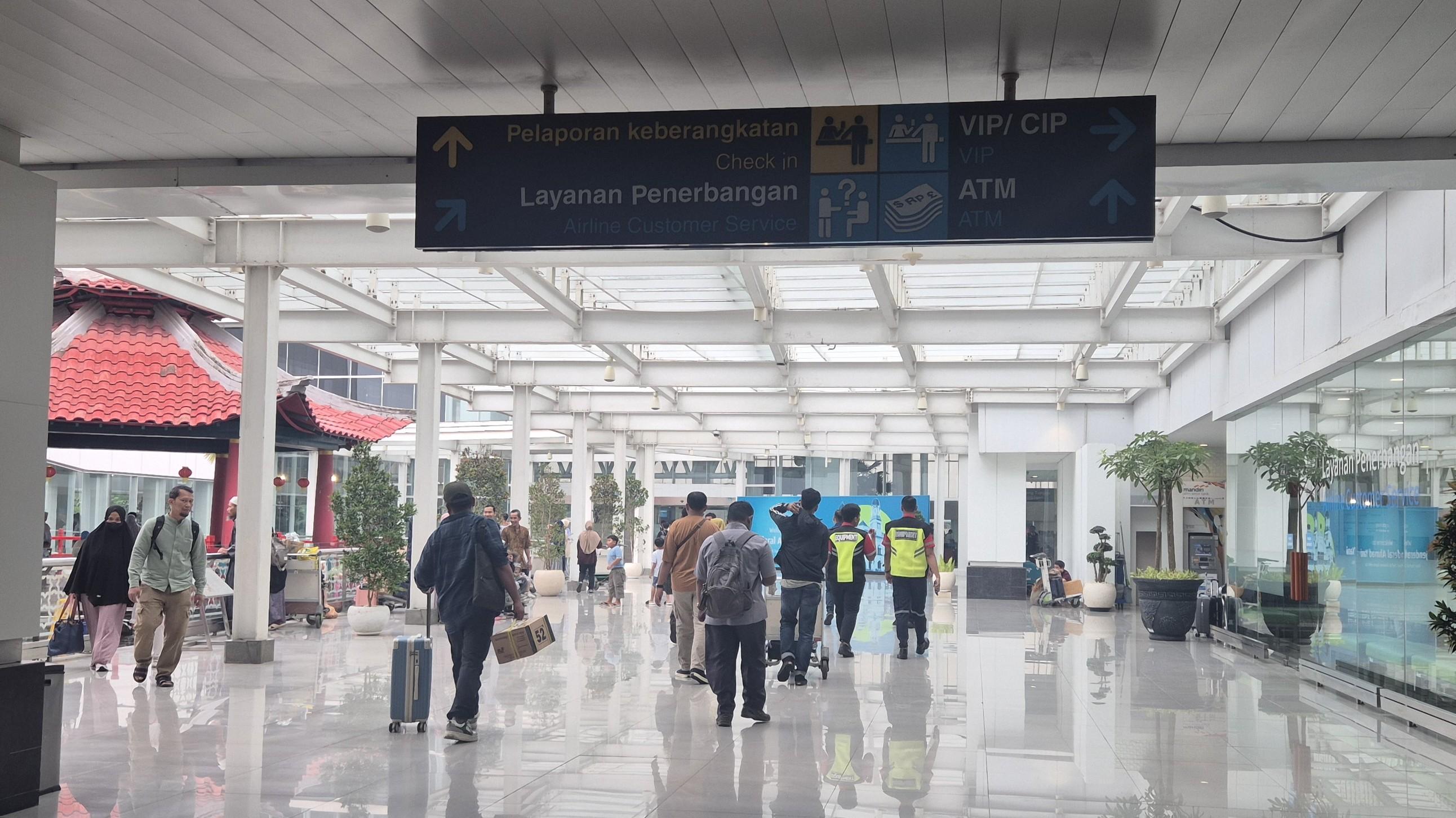 pintu-keberangkatan-bandara-ahmad-yani-semarang-kamis-1742025.jpg