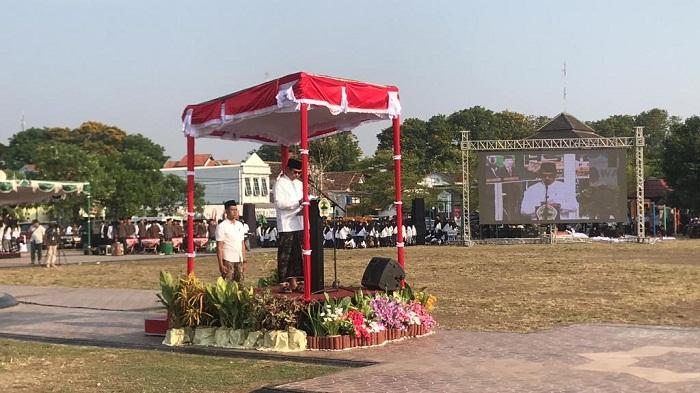 pj-gubernur-jateng-nana-sudjana-pimpin-apel-hari-santri-nasional-di-demak.jpg