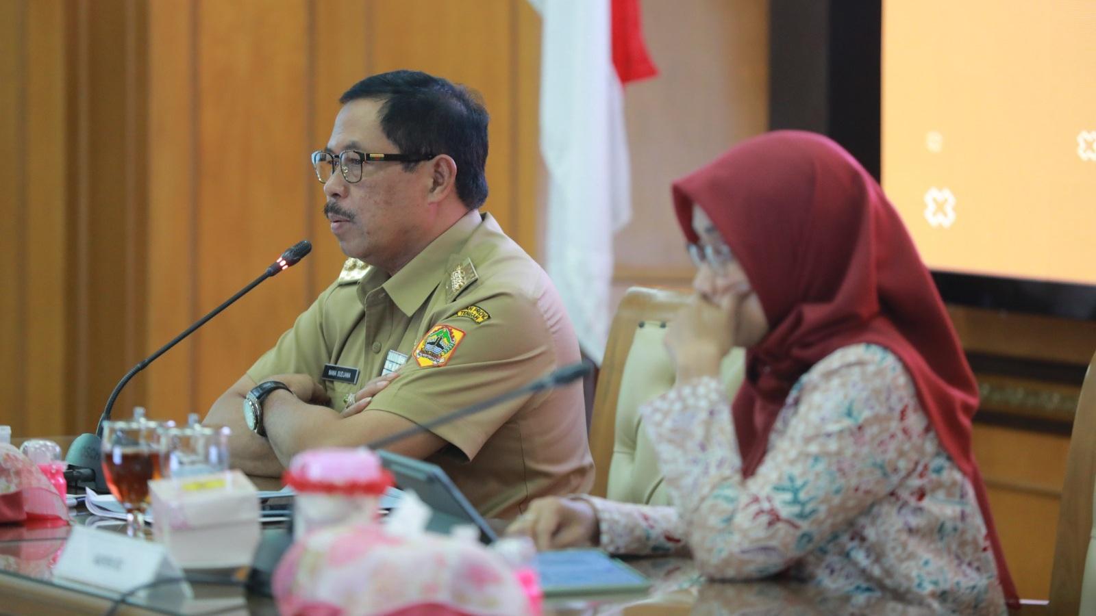 pj-gubernur-jateng-nana-sudjana-rapat-pengendalian-inflasi.jpg
