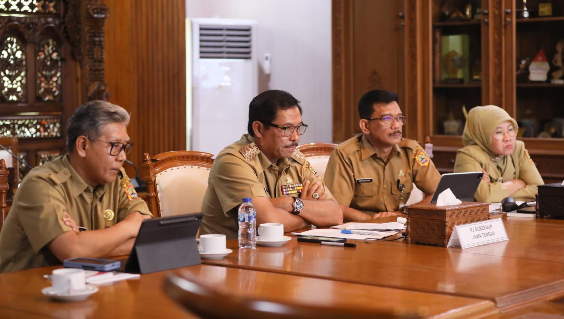 pj-gubernur-jateng-paparan-penilaian-iga-2024-di-jepara.jpg