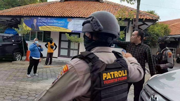 Giliran Disdukcapil Kota Semarang Disambangi KPK, Bawa 1 Koper dari Ruang Kepala Dinas dan Kabid