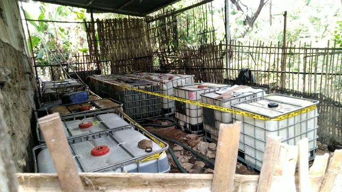 polisi-bongkar-gudang-tempat-menimbun-solar-bersubsidi-dilakukan-oknum-asn-pemkab-kudus.jpg
