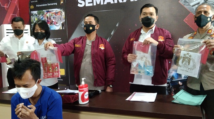 polisi-ungkap-prostitusi-online-di-rumah-kos-di-kota-semarang-senin-22112021.jpg