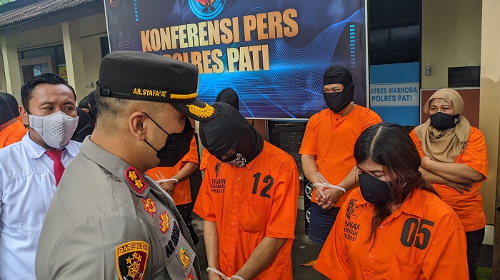 polres-pati-menangkap-14-pelaku-penjual-narkoba-satu-di-antaranya-ibu-rumah-tangga-asal-demak.jpg