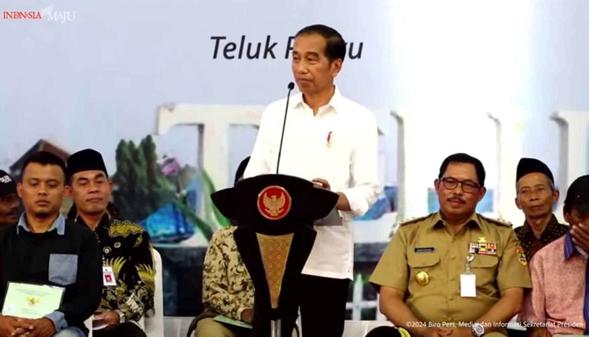 presiden-jokowi-sertifikat-tanah-di-cilacap.jpg