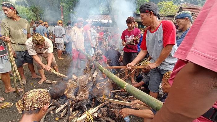 Merawat Tradisi Sambut Ramadan, Masyarakat Adat Banokeling Banyumas Gelar Perlon Unggahan