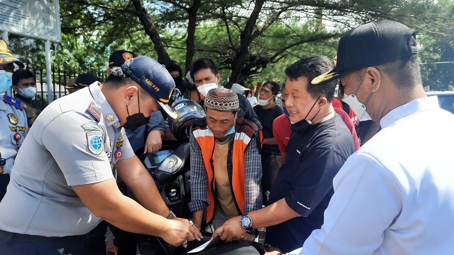 Tarif Parkir Melebihi Ketentuan, Lima Jukir Lawang Sewu Semarang Terjaring Razia, Ini Sanksinya