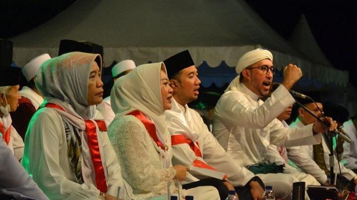 purbalingga-bersalawat-bersama-habib-ali-zainal-abidin-assegaf-di-alun-alun-purbalingga.jpg