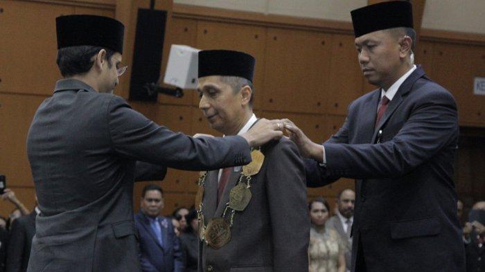 rektor-unila-karomani-saat-dilantik-mendikbud-ristek-nadiem-makarim.jpg